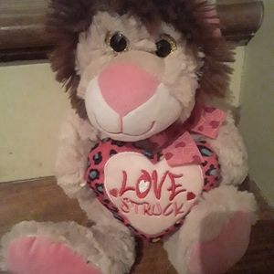 Vakentines Dsy Lion holding hear Love Struck